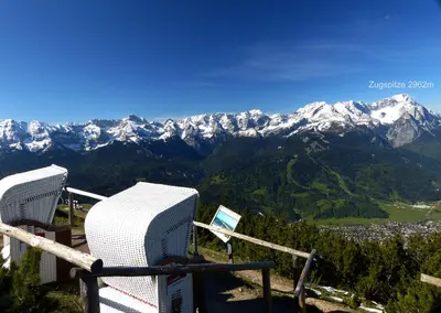 Ein allgemeiner Bergblick oder ein Berglick von der Ferienwohnung aus