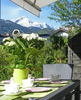Ein allgemeiner Bergblick oder ein Berglick von der Ferienwohnung aus