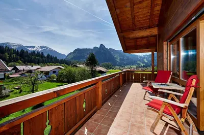Ein allgemeiner Bergblick oder ein Berglick von der Ferienwohnung aus