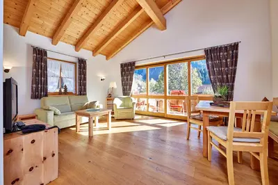 Ein Sitzbereich in der Unterkunft Ferienhaus Alpinissimo