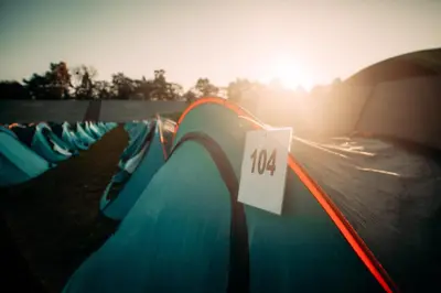 Blick auf den Sonnenuntergang/Sonnenaufgang von des Campingplatzes aus oder aus der Nähe