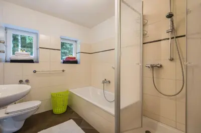 Ein Badezimmer in der Unterkunft Apartmenthaus am Erlbach