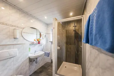 Ein Badezimmer in der Unterkunft Pension Wendelstein