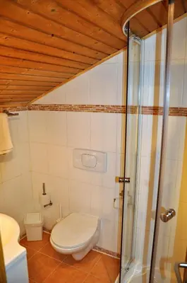 Ein Badezimmer in der Unterkunft Pension Hirsch