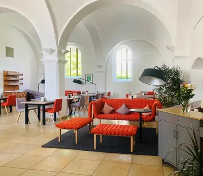 Ein Sitzbereich in der Unterkunft Hotel Klostergasthof