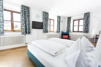Ein Bett oder Betten in einem Zimmer der Unterkunft Hotel Klostergasthof