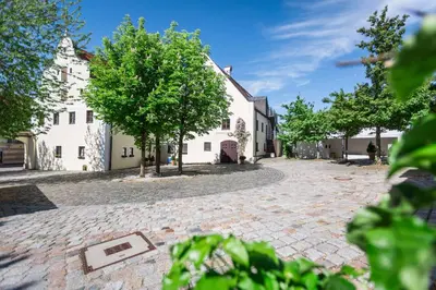 Das Gebäude in dem sich das Aparthotel befindet