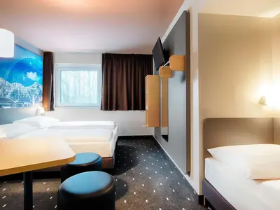 Ein Bett oder Betten in einem Zimmer der Unterkunft B&B HOTEL München-Airport
