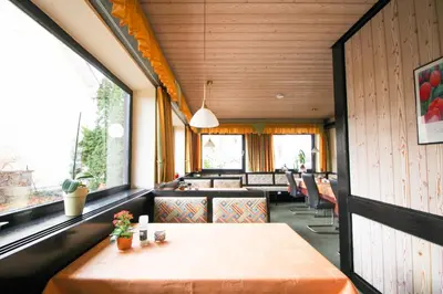 Ein Sitzbereich in der Unterkunft Hotel Brandl