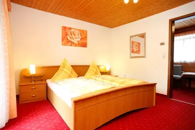 Ein Bett oder Betten in einem Zimmer der Unterkunft Gästehaus Kirner - Bad Feilnbach