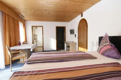 Ein Bett oder Betten in einem Zimmer der Unterkunft Gästehaus Kirner - Bad Feilnbach