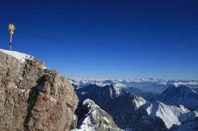 Ein allgemeiner Bergblick oder ein Berglick von der Ferienwohnung aus