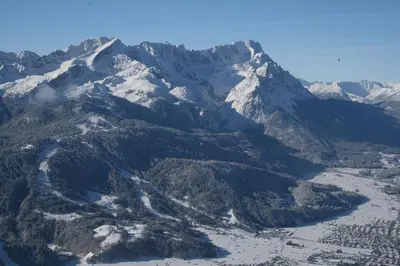 Ein allgemeiner Bergblick oder ein Berglick von der Ferienwohnung aus