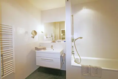 Ein Badezimmer in der Unterkunft Ferienwohnung Am Kurpark - Wohnung 1,60qm-