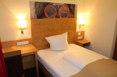 Ein Bett oder Betten in einem Zimmer der Unterkunft Hotel Brauereigasthof Amberger