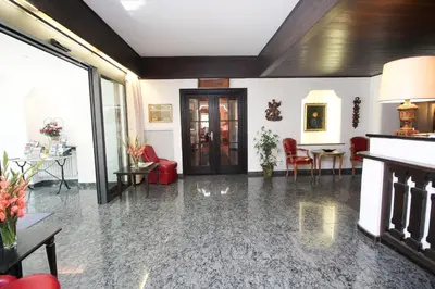 Lobby/Rezeption in der Unterkunft Hotel Leopold