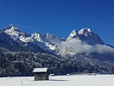 Ein allgemeiner Bergblick oder ein Berglick von der Ferienwohnung aus