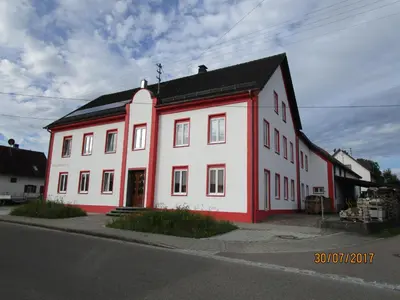 Das Gebäude in dem sich die Ferienwohnung befindet