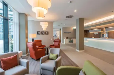 Ein Sitzbereich in der Unterkunft Hampton By Hilton Munich City West