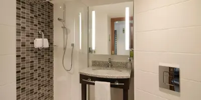 Ein Badezimmer in der Unterkunft Hampton By Hilton Munich City West