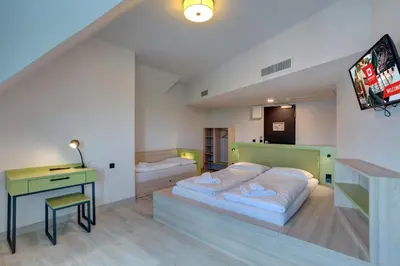 Ein Bett oder Betten in einem Zimmer der Unterkunft MEININGER Hotel München Olympiapark