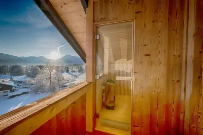Ein allgemeiner Bergblick oder ein Berglick von der Ferienwohnung aus