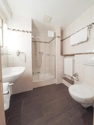 Ein Badezimmer in der Unterkunft Glasl's Landhotel