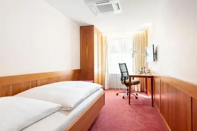 Ein Bett oder Betten in einem Zimmer der Unterkunft Bayerischer Hof
