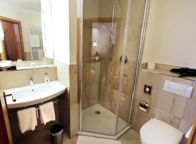 Ein Badezimmer in der Unterkunft Bayerischer Hof
