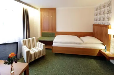 Ein Bett oder Betten in einem Zimmer der Unterkunft Bayerischer Hof