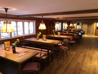 Ein Restaurant oder anderes Speiselokal in der Unterkunft Berggasthof Obere Firstalm