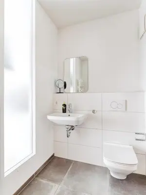 Ein Badezimmer in der Unterkunft Limehome Augsburg Am Katzenstadel