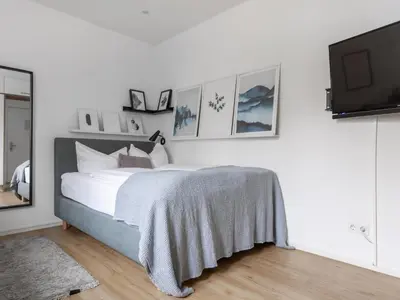 Ein Bett oder Betten in einem Zimmer der Unterkunft Limehome Augsburg Am Katzenstadel