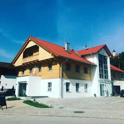 Das Gebäude in dem sich die Pension befindet