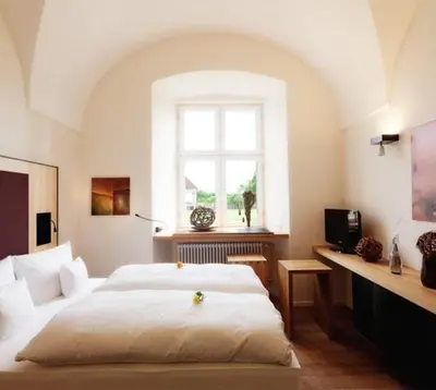 Ein Bett oder Betten in einem Zimmer der Unterkunft Hotel Kloster Holzen