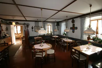 Ein Restaurant oder anderes Speiselokal in der Unterkunft Hotel-Gasthof Rose