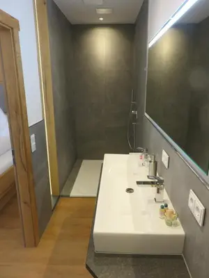 Ein Badezimmer in der Unterkunft Kurhotel Roswitha