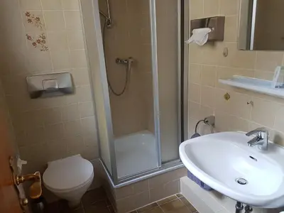 Ein Badezimmer in der Unterkunft Kurhotel Roswitha