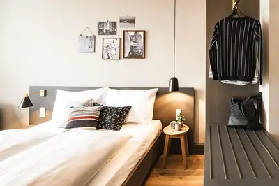 Ein Bett oder Betten in einem Zimmer der Unterkunft Bold Hotel München Zentrum