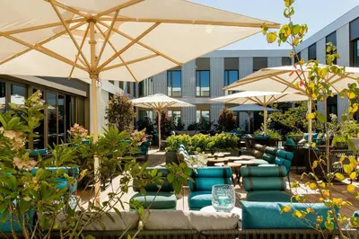 Ein Restaurant oder anderes Speiselokal in der Unterkunft Motel One München-Messe