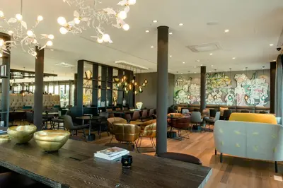 Ein Sitzbereich in der Unterkunft Motel One München-Messe
