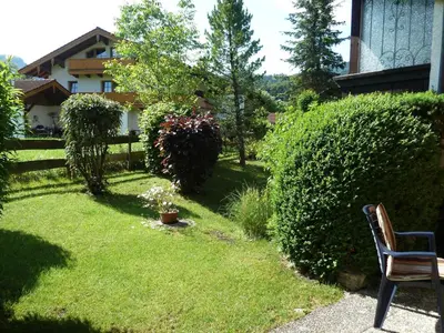 Ein Garten an der Unterkunft Ferienwohnanlage Hochgern