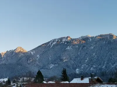 Ein allgemeiner Bergblick oder ein Berglick von der Ferienwohnung aus
