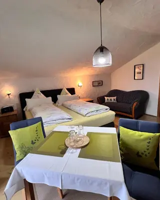 Ein Sitzbereich in der Unterkunft Haus Chiemseeblick