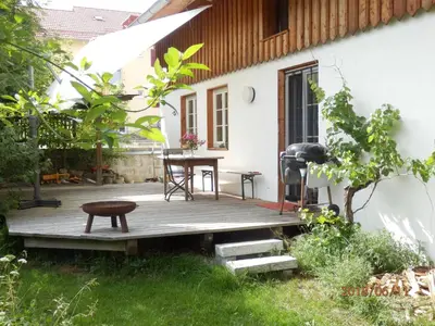 Ein Garten an der Unterkunft Prälatenstraße 10