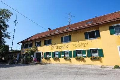 Das Gebäude in dem sich die Pension befindet