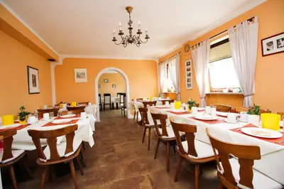 Ein Restaurant oder anderes Speiselokal in der Unterkunft Gasthof Jägerwirt