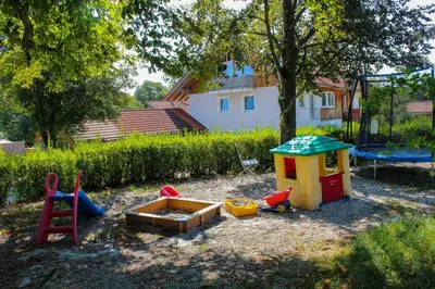 Ein Kinderspielbereich in der Unterkunft Gasthof Jägerwirt