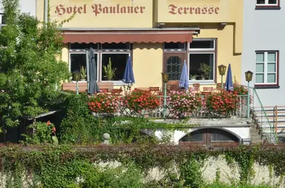 Ein Garten an der Unterkunft Hotel Paulanerstuben