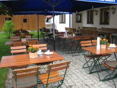 Ein Restaurant oder anderes Speiselokal in der Unterkunft Landhotel zum Staffelwirt